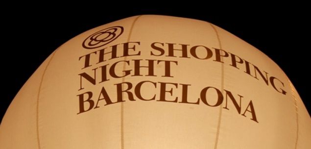Barcelona se prepara para su tercera noche de compras